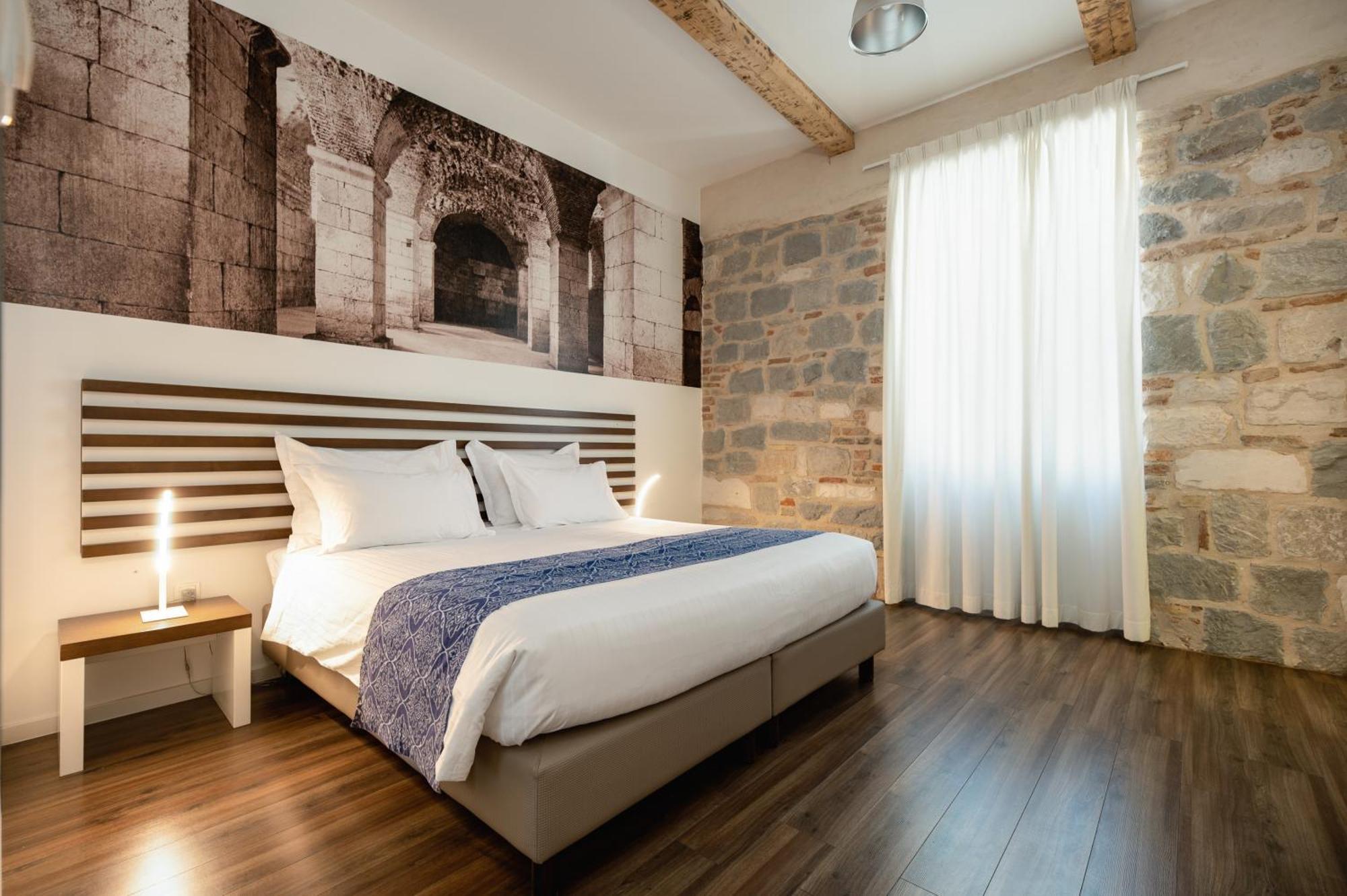 อะซูร์ พาเลซ ลักชัวรี รูม Hotel สปลิท ภายนอก รูปภาพ