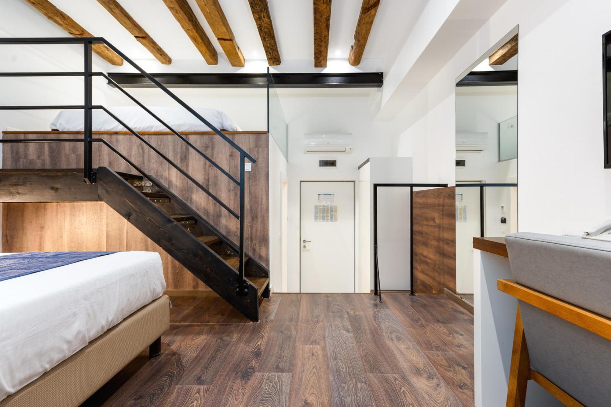 อะซูร์ พาเลซ ลักชัวรี รูม Hotel สปลิท ภายนอก รูปภาพ