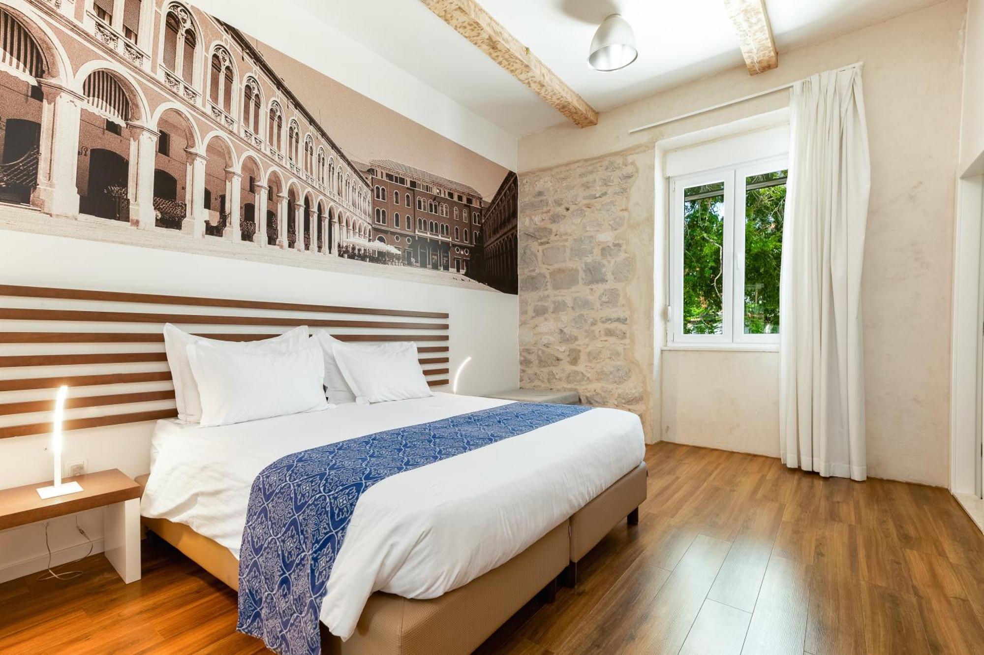 อะซูร์ พาเลซ ลักชัวรี รูม Hotel สปลิท ภายนอก รูปภาพ