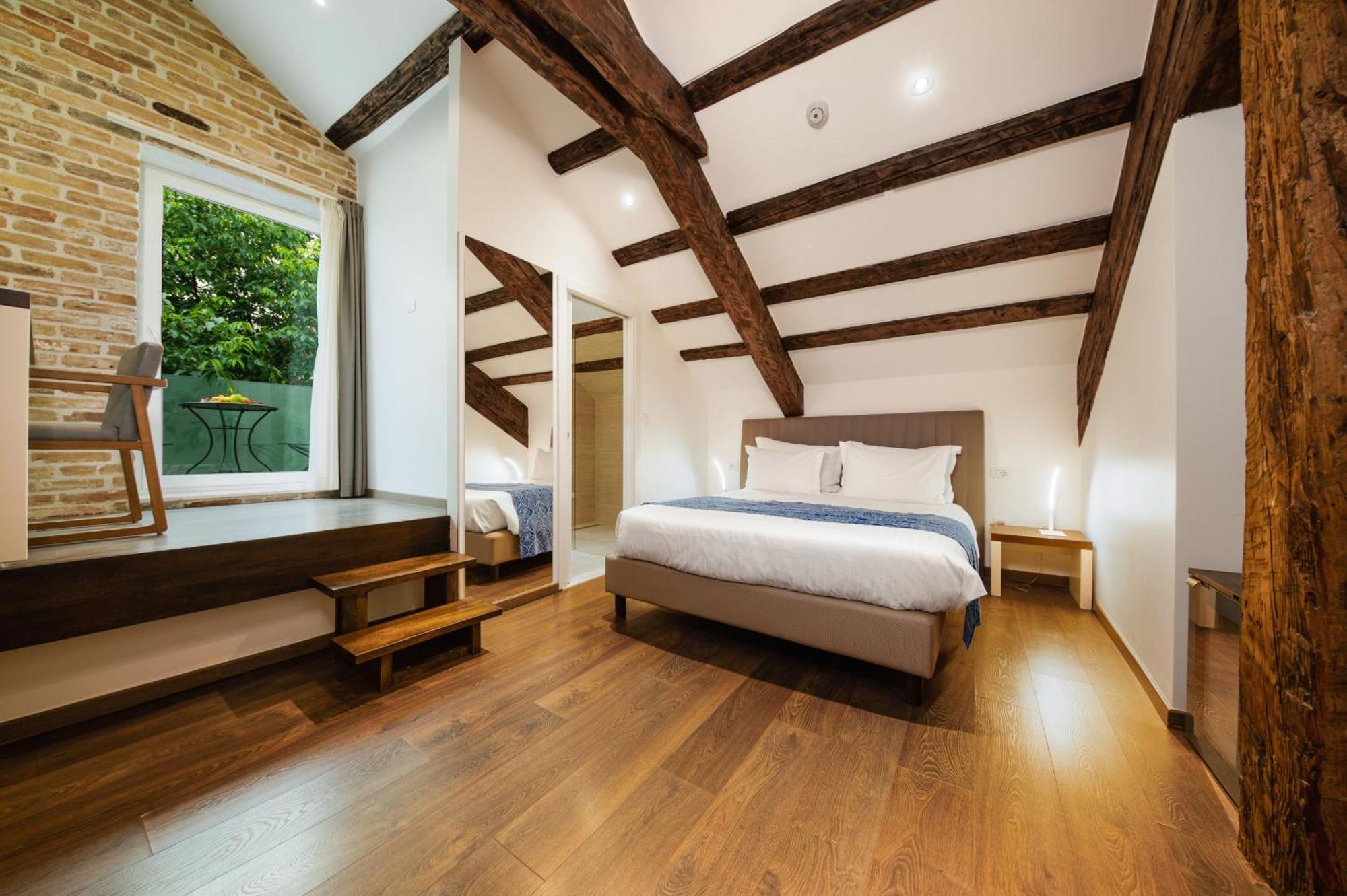 อะซูร์ พาเลซ ลักชัวรี รูม Hotel สปลิท ภายนอก รูปภาพ