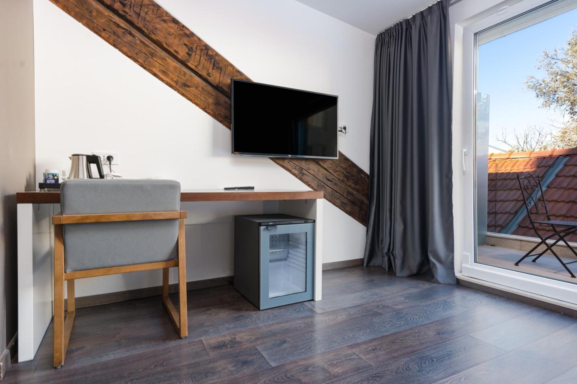 อะซูร์ พาเลซ ลักชัวรี รูม Hotel สปลิท ภายนอก รูปภาพ