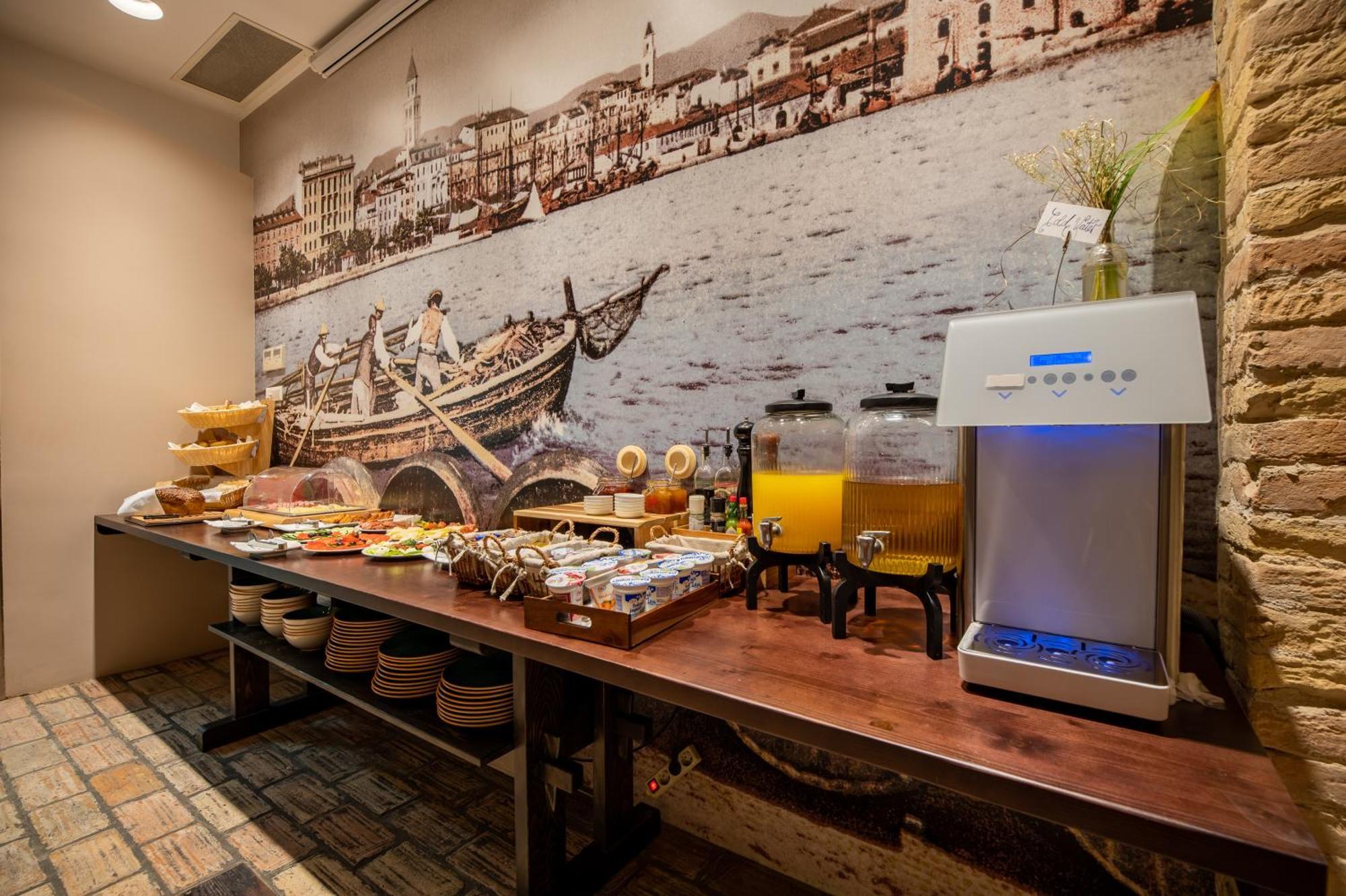 อะซูร์ พาเลซ ลักชัวรี รูม Hotel สปลิท ภายนอก รูปภาพ
