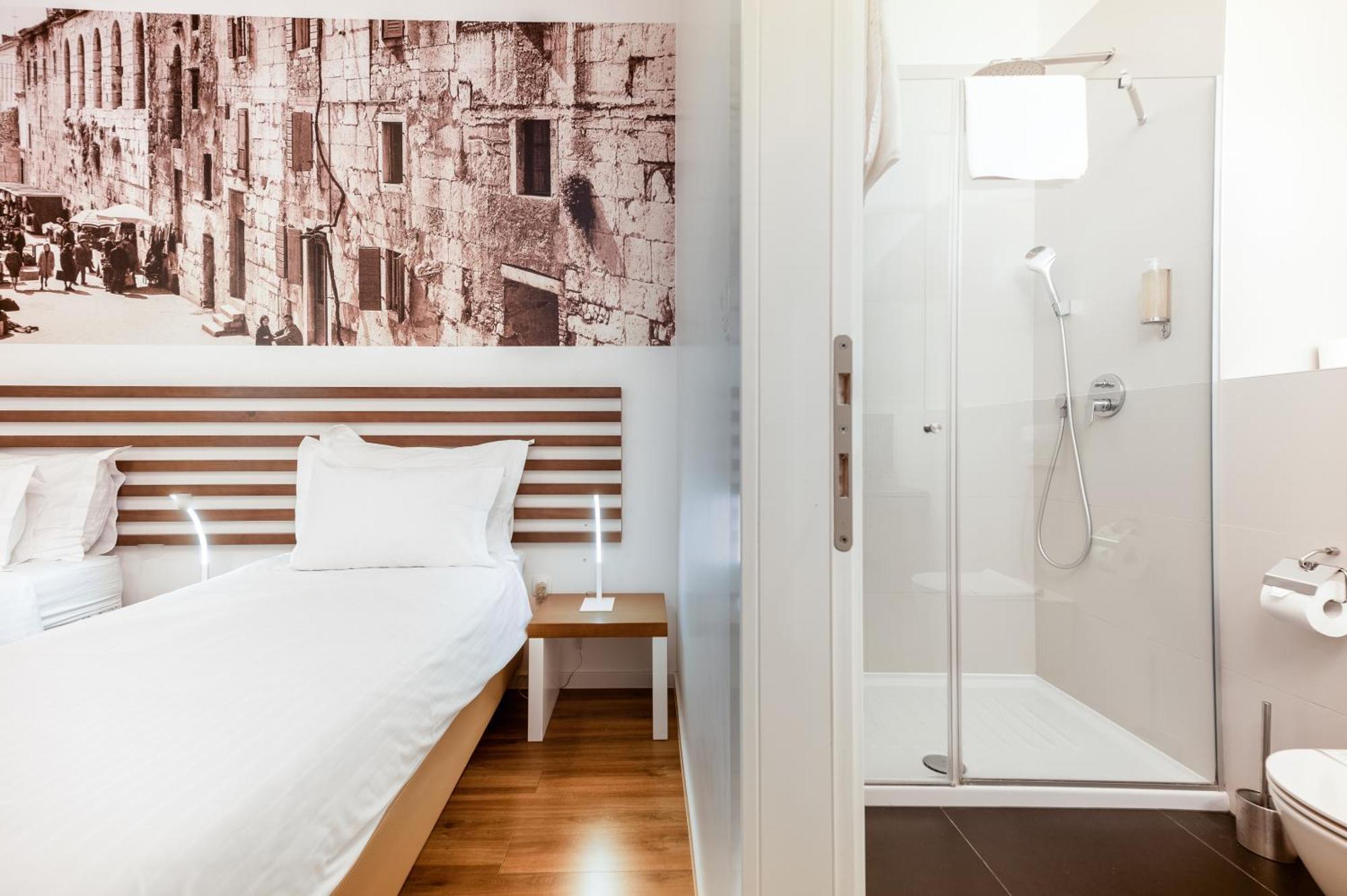 อะซูร์ พาเลซ ลักชัวรี รูม Hotel สปลิท ภายนอก รูปภาพ