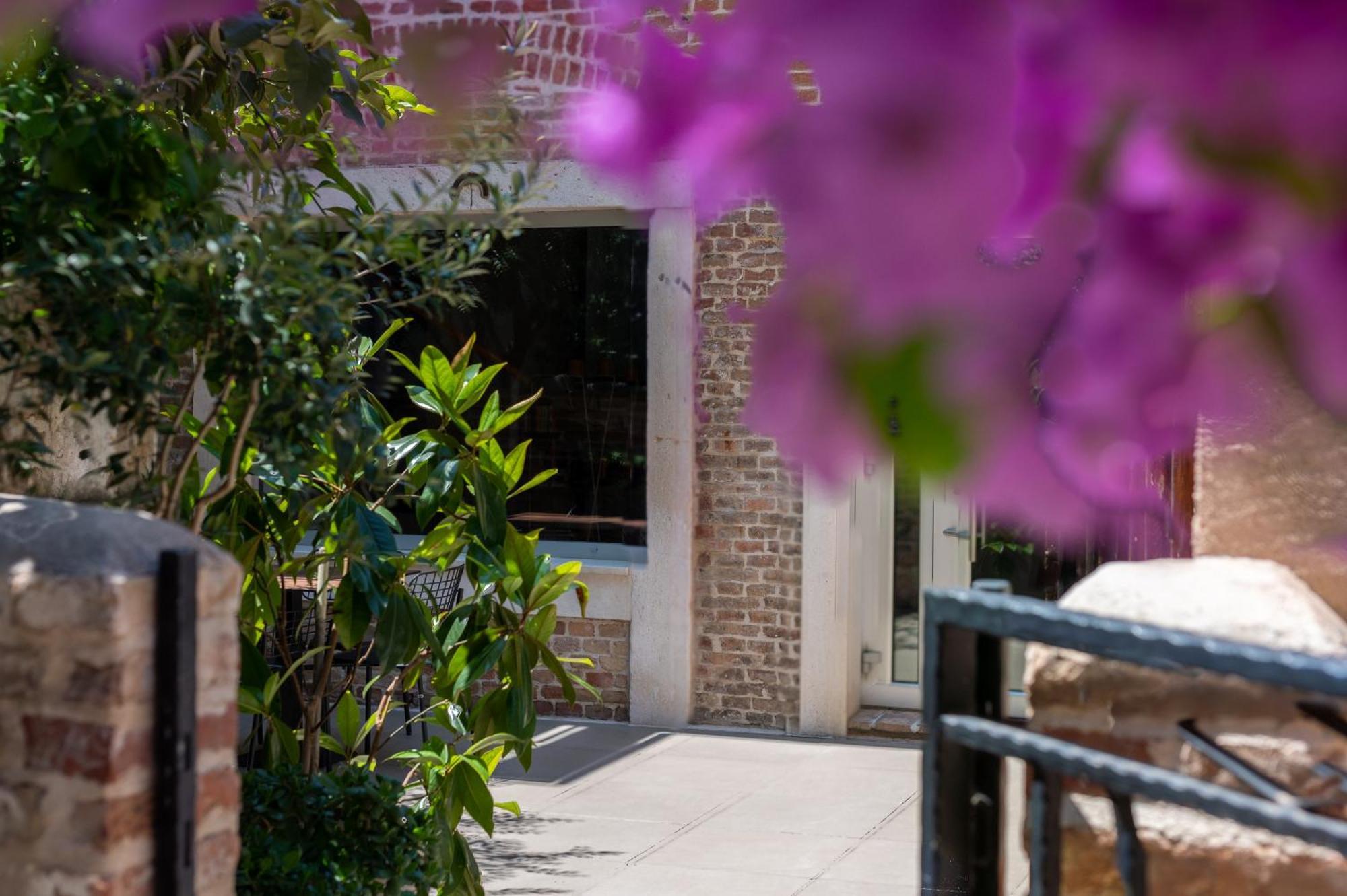 อะซูร์ พาเลซ ลักชัวรี รูม Hotel สปลิท ภายนอก รูปภาพ
