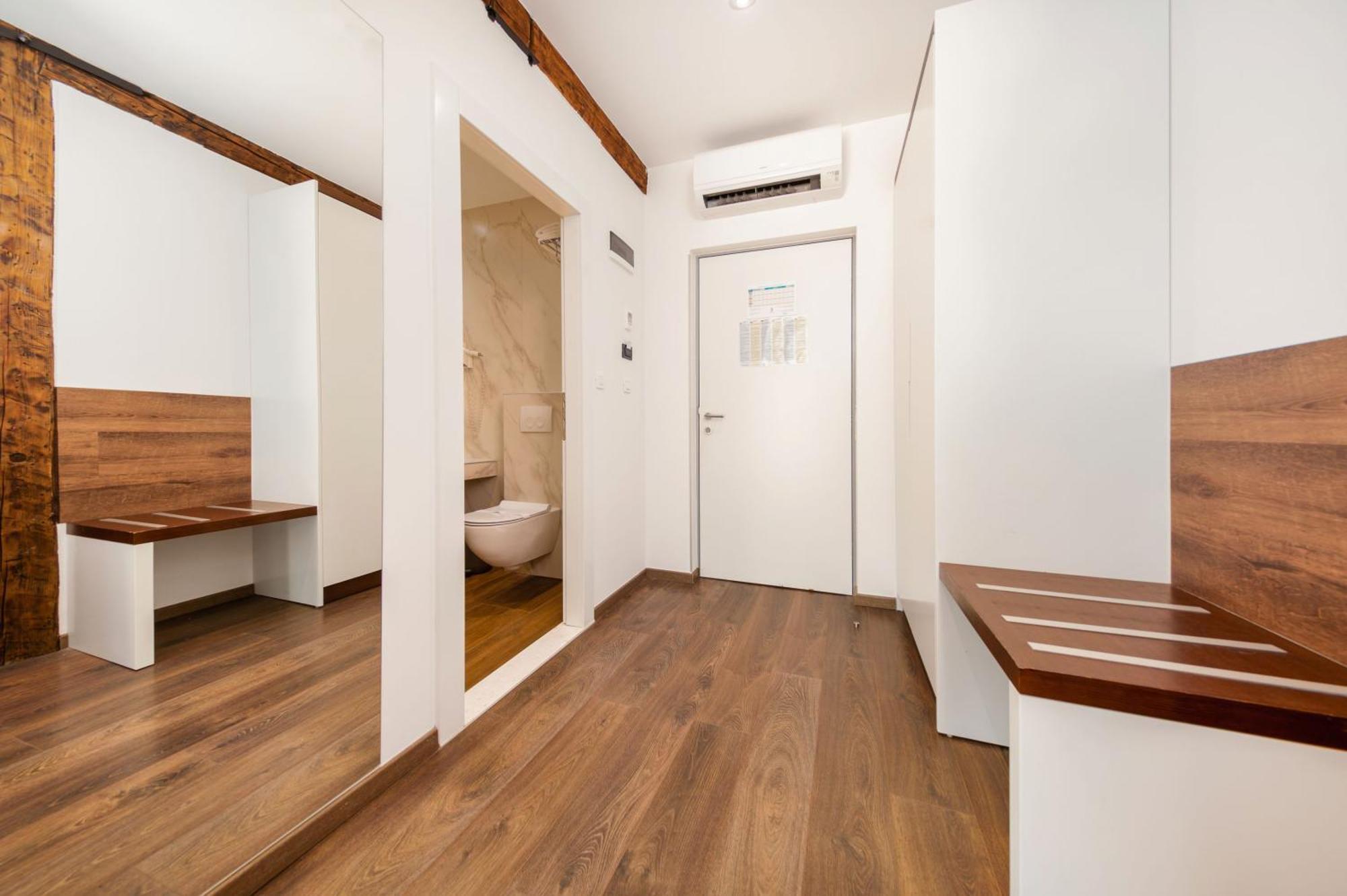 อะซูร์ พาเลซ ลักชัวรี รูม Hotel สปลิท ภายนอก รูปภาพ
