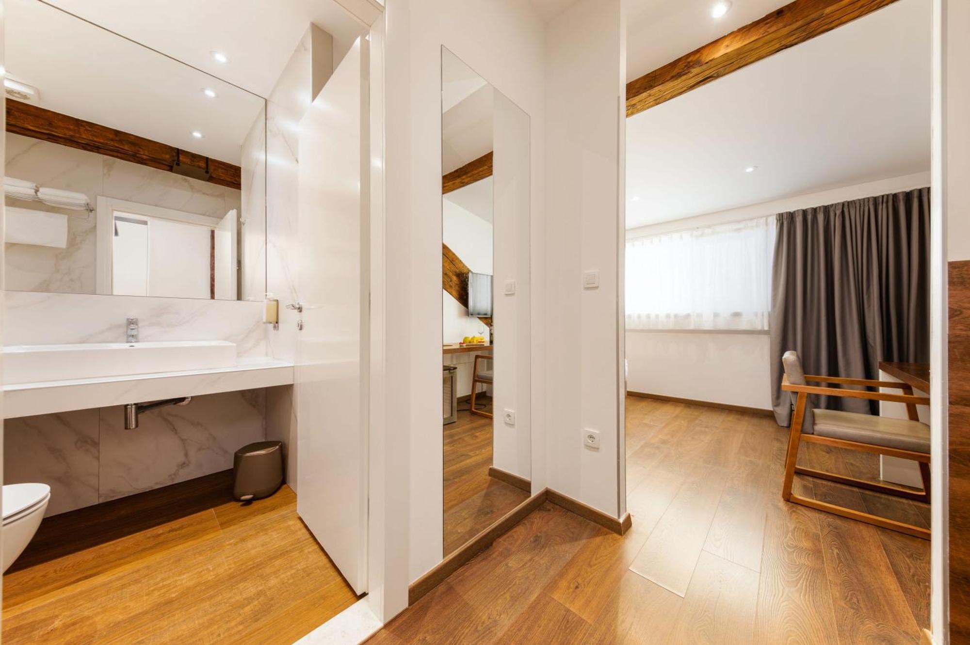 อะซูร์ พาเลซ ลักชัวรี รูม Hotel สปลิท ภายนอก รูปภาพ