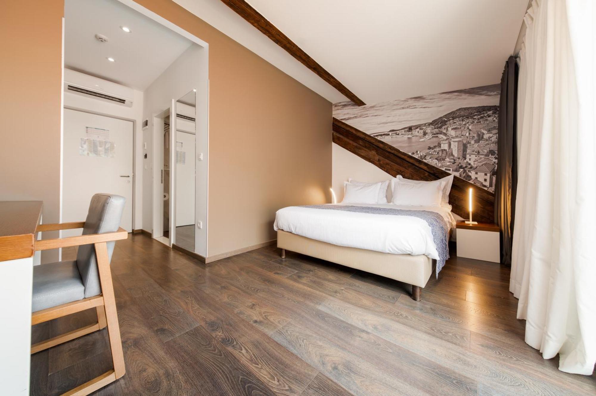 อะซูร์ พาเลซ ลักชัวรี รูม Hotel สปลิท ภายนอก รูปภาพ